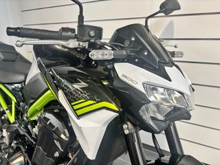 Kawasaki Z900 Verde/Blanca