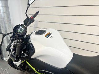 Kawasaki Z900 Verde/Blanca