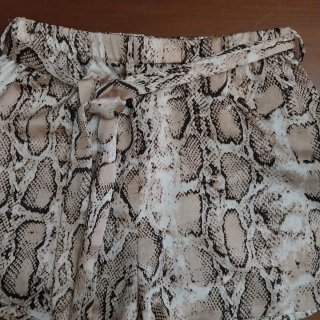 Pantalón corto animal print beige