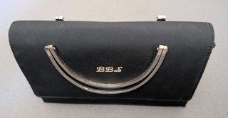 Bolso de mano negro con cadena BBS
