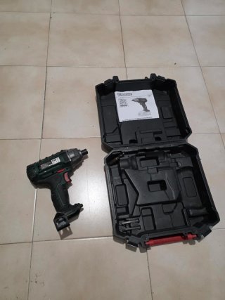 Atornillador de impacto con Maletín Negro Parkside
