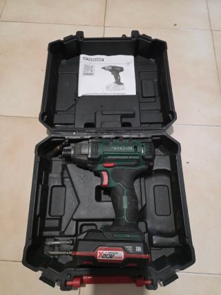 Atornillador de impacto con Maletín Negro Parkside