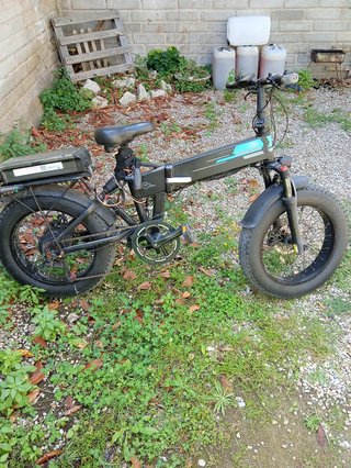 Bici elettrica e monopattino elettrico