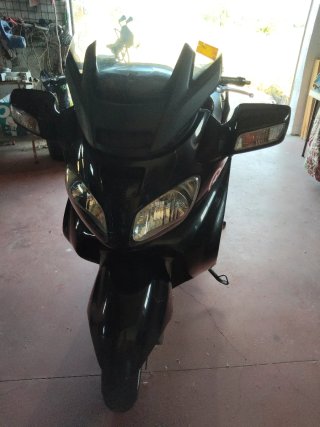 Suzuki Burgman 650 Maxi Scooter Negra