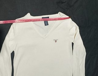 Jersey Gant Blanco Roto Cuello Pico – Talla M
