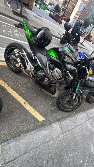 Kawasaki Z800E (limitada solo en papeles)A2-A