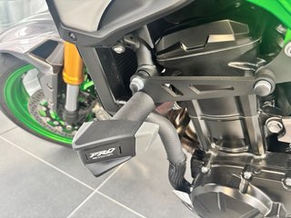 Kawasaki Z900 SE 25 con kit performance