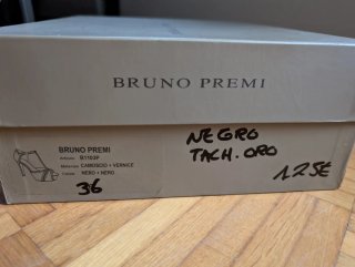 Zapatos Bruno Premi negros tachuelas