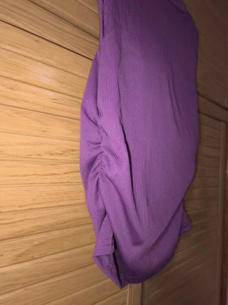 Camiseta morada de tirantes