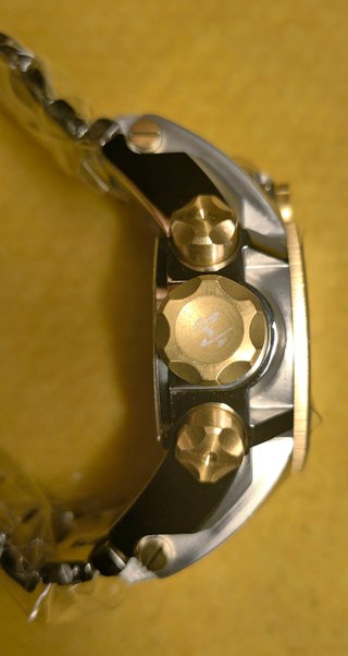 Reloj Invicta Bolt Zeus, plateado con dorados