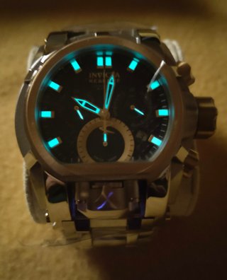 Reloj Invicta Bolt Zeus, plateado con dorados