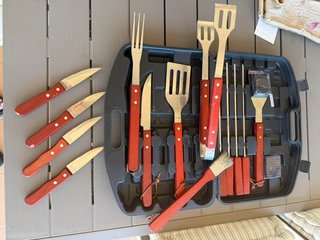 Set Barbacoa Herramientas Rojo y Plata