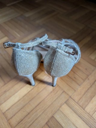 Zapatos de tacón dorados Menbur