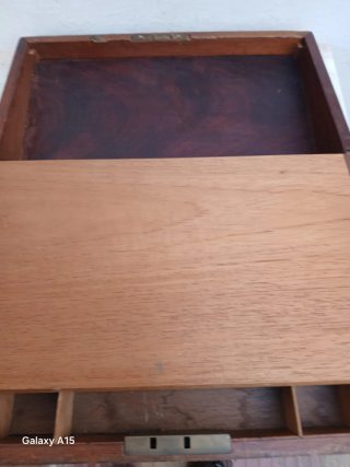 Caja antigua de madera con cerradura