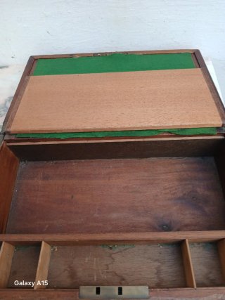 Caja antigua de madera con cerradura