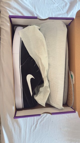 Tenis Nike Negro y Blanco. Talla 48.5