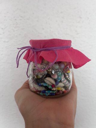 Tarro con joyería misteriosa