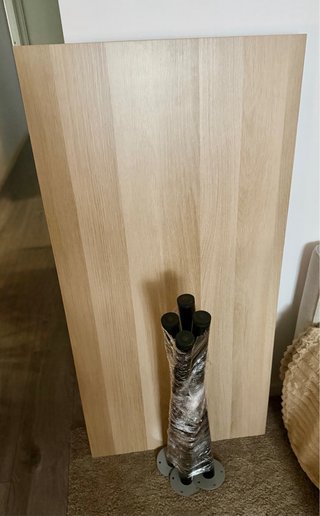 Mesa de madera y metal