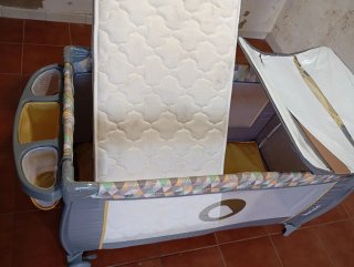 Berço portátil com trocador