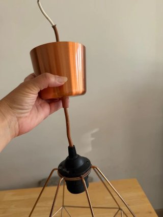 Lámpara colgante geométrica dorada