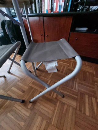 Mesa de camping Quechua con 4 sillas