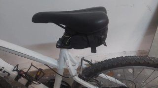 Bicicleta muntanya BTWIN. Inclou bosseta eines.
