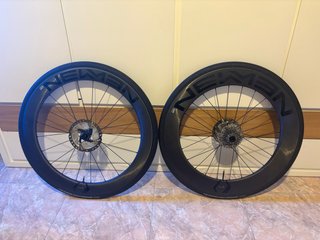 Ruedas de carbono Newen para bicicleta