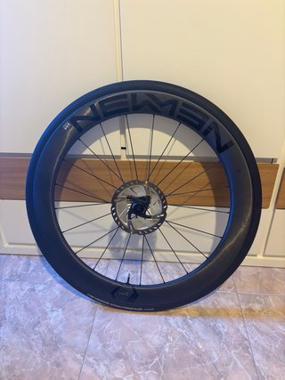 Ruedas de carbono Newen para bicicleta