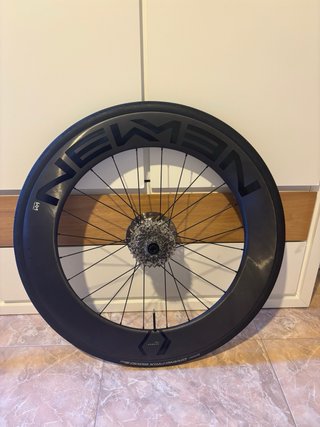 Ruedas de carbono Newen para bicicleta