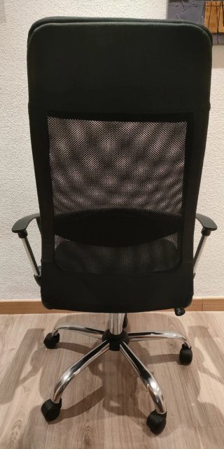 Silla ergonómica de oficina negra