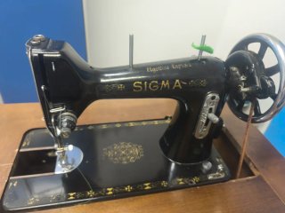 Máquina de coser Sigma con mueble