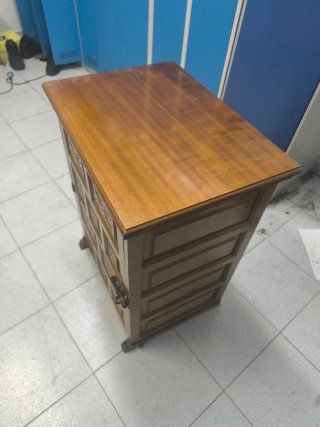 Máquina de coser Sigma con mueble