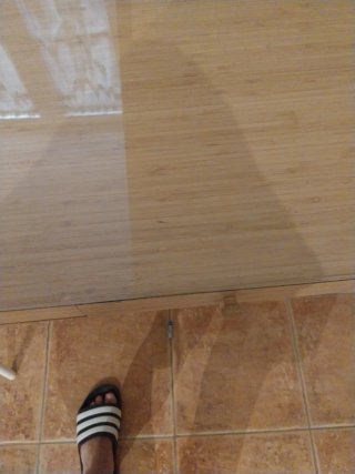 Mesa de estudio con superficie de cristal