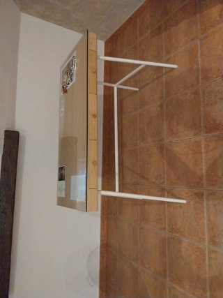 Mesa de estudio con superficie de cristal