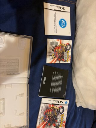 Caja Pokémon Platino Edición con manuales