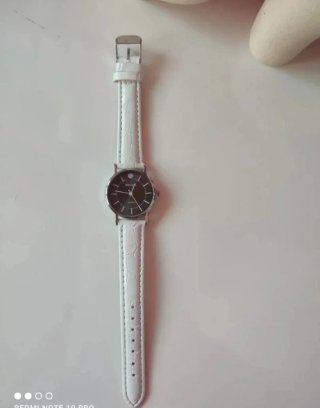 Reloj blanco y negro nuevo