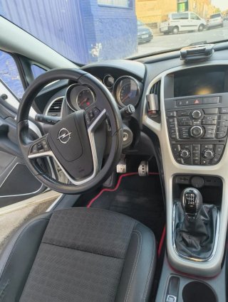 Opel Astra 2012