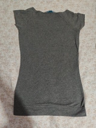 Camiseta Bershka gris con lentejuelas Talla S
