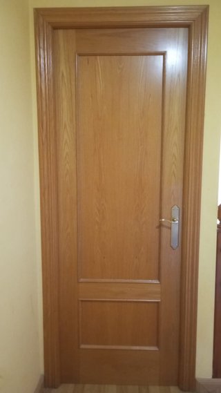 Puerta de madera para dormitorio tengo 4