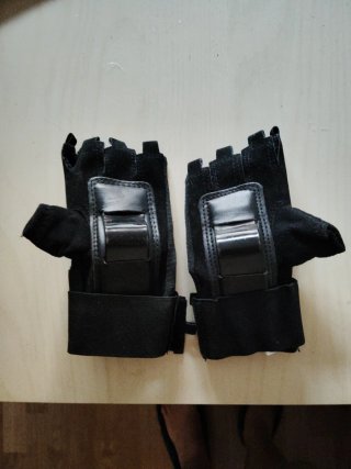 Guantes sin dedos con protección USD negros