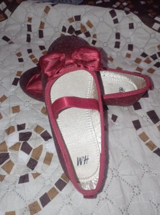 Zapatillas H&M rojas con lazo