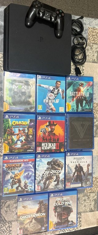 Consola PS4 Negra + 11 juegos ,un mando y cables