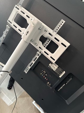 TV LG 55” 4K UHD + Soporte con Ruedas
