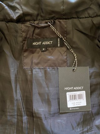 Chaqueta de plumas Night Addict negra