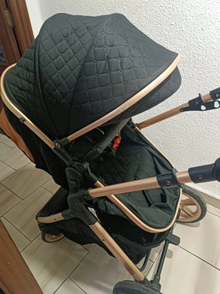 Passeggino nero e dorato