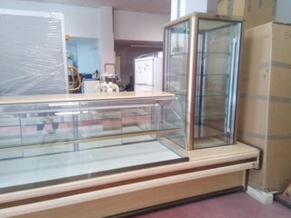 Vitrina pastelería y torre fría