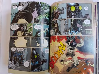 Cómic Batman Año 100 y otras historias (Paul Pope)