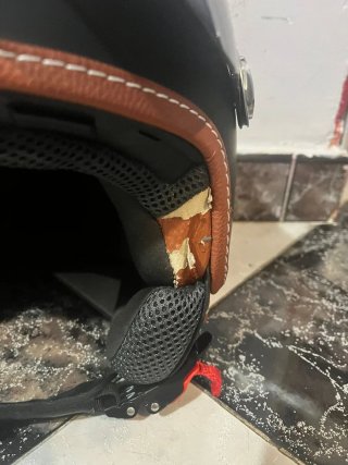 Casco de moto negro con detalles marrones Talla S