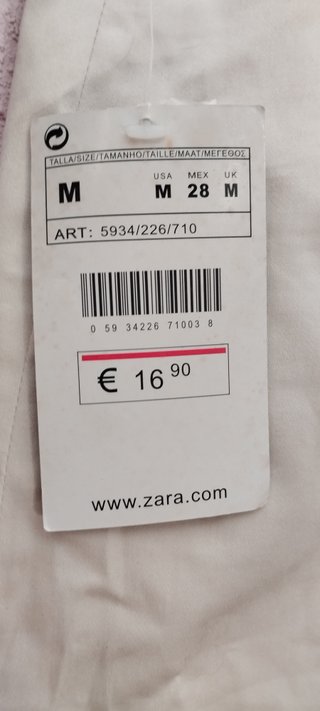 Conjunto falda crema y camiseta burdeos