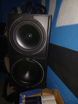 Altavoces KEF Negros